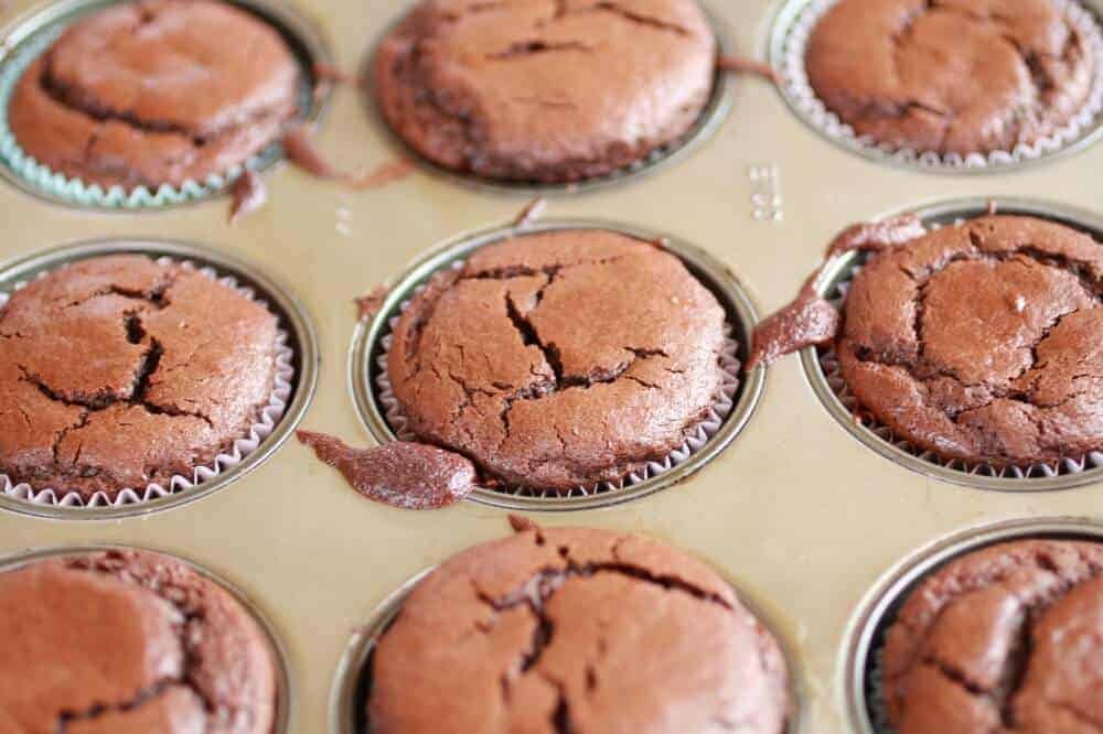 Préparation des cupcakes au rhum coco